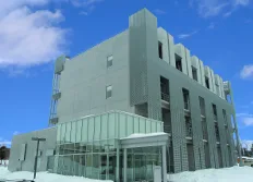産業技術総合研究所 北海道センター 北海道産学官連携研究棟（ほっかいどうOSL）の外観・ラボ写真（ほっかいどうOSL 外観）