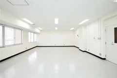 東北大学病院 臨床研究推進センター オープンラボの外観・ラボ写真（オープンラボ（室内））